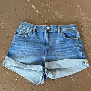 Classic Rolled Hem Women's Levi’s Shorts in Blue